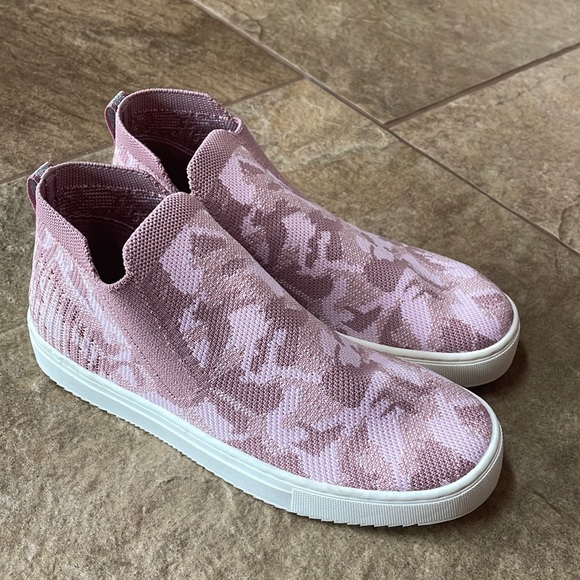 wonder nation Other - + nwot + WONDER NATION Pink Camo Sneakers